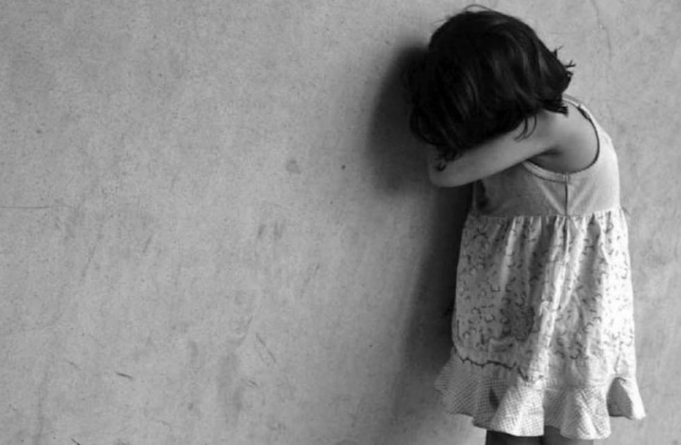 Detuvieron a una madrastra por matar a golpes a una niña de 5 años por no avisar para ir al baño