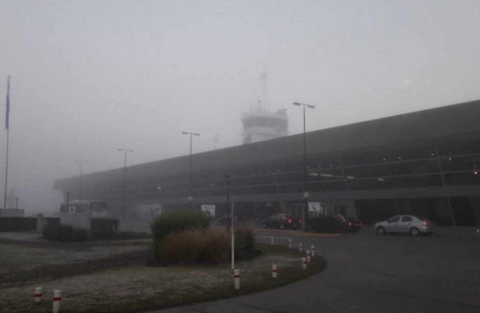 La baja visibilidad obligó a cancelar vuelos por la mañana en el Aeropuerto de Rosario