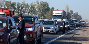 Controles policiales\u002E Policía de Mendoza en la calle\u002E