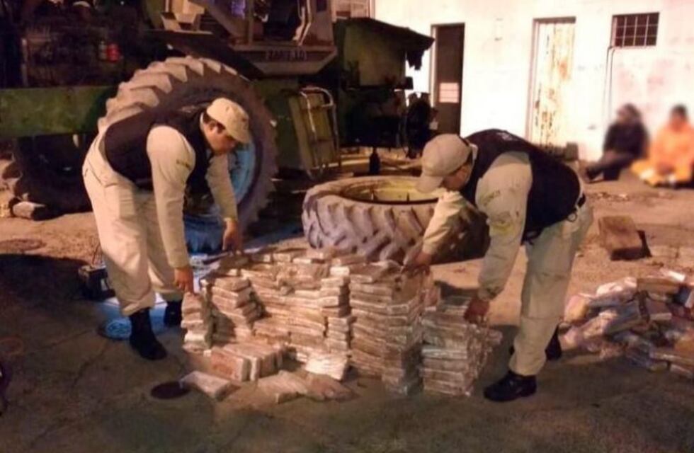 Encontraron 750 kilos de marihuana ocultos en las ruedas de un tractor