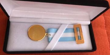 Un diputado saliente de la Legislatura neuquina se negó a recibir una medalla de oro