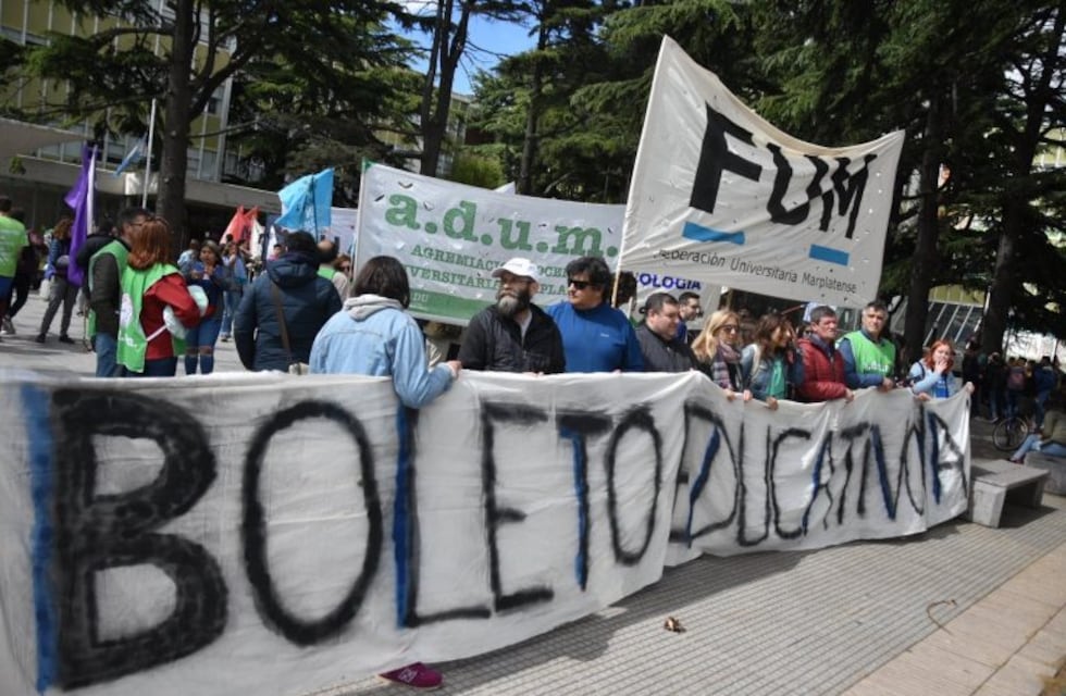 Miles de estudiantes marplatenses volvieron a pedir la implementación del boleto estudiantil gratuito