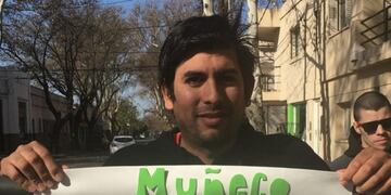 El fanático puntano logró que Gallardo le firme el tatuaje\u002E