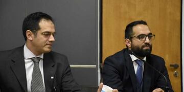 Leandro Javier Rodríguez Lastra junto a su abogado defensor\u002E (Gentileza Florencia Salto)\u002E