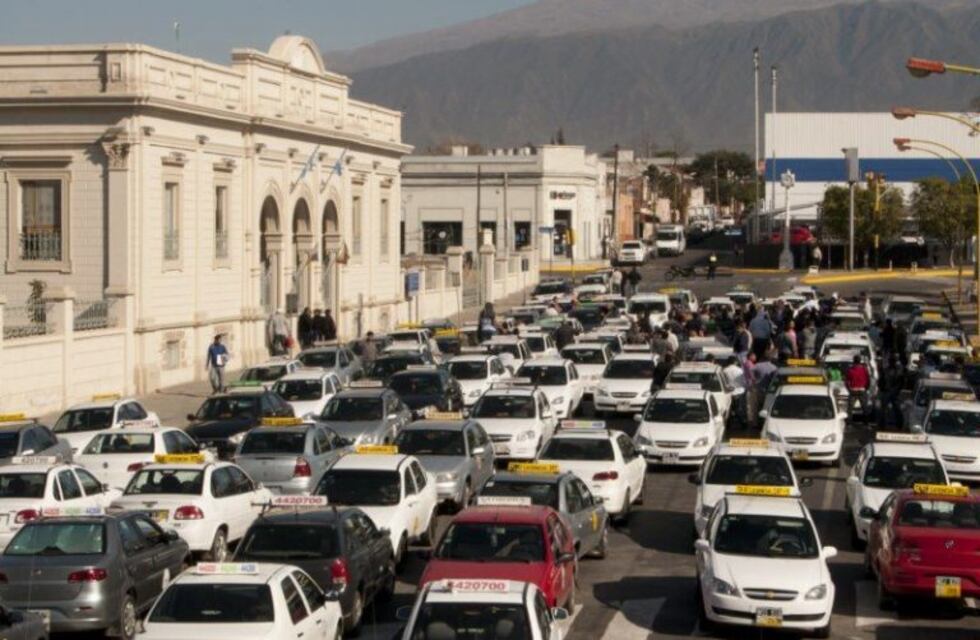 Taxistas están exigiendo la actualización y suba de tarifa