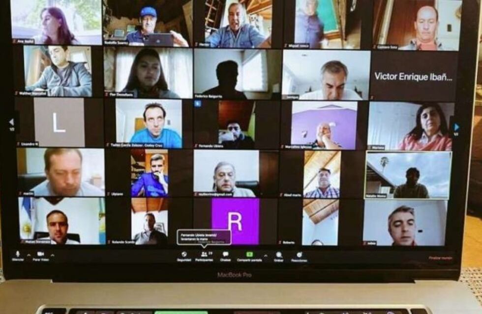 Suárez define con los intendentes la flexibilización de la cuarentena