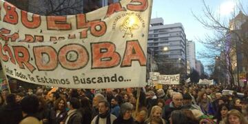 Marcharon contra la reforma en las Fuerzas Armadas\u002E