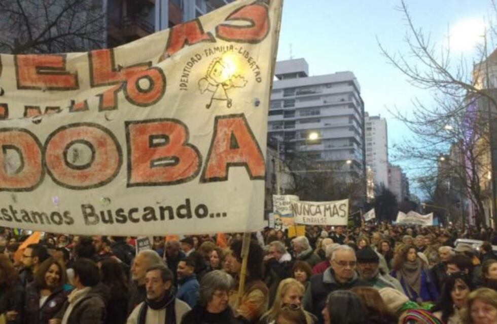 Marchas en Córdoba en repudio del decreto sobre las Fuerzas Armadas