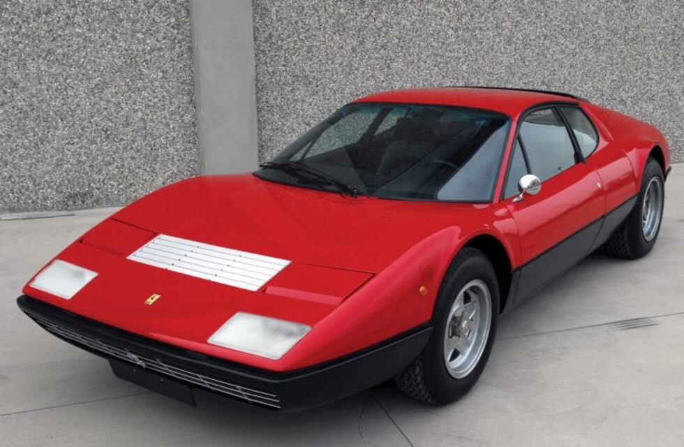 Las Ferrari son sinónimo de lujo y elegancia y una conserva una historia de amor