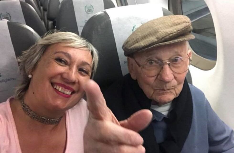 Conmovedor: con 90 años, voló en avión y conoció el mar por primera vez