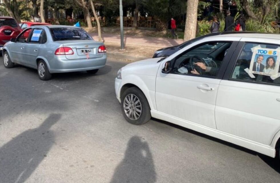 En Córdoba también hubo caravana a favor del Gobierno nacional