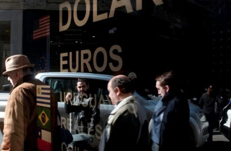 El Gobierno emite letras para acceder a casi 900 millones de dólares