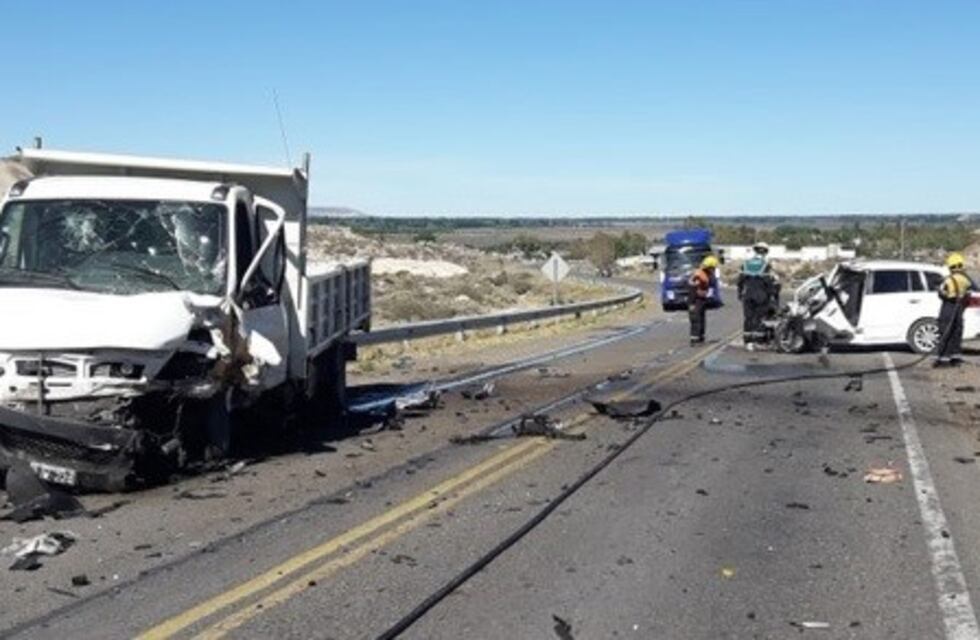 Choque entre un automóvil y un camión con una víctima fatal en Trelew
