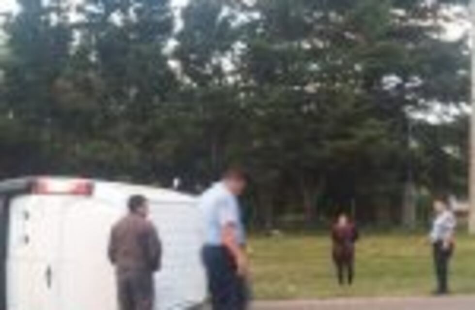 Volcó una trafic en Las Higueras pero no hubo heridos graves