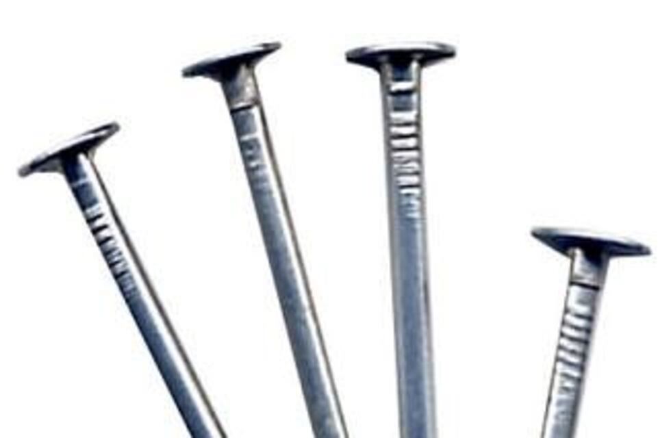 Está libre el policía que se robó cuatro clavos en un negocio