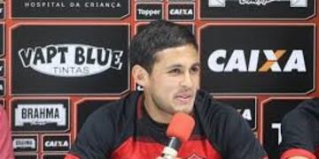 El volante ex Colón rescindió con el Vitoria y está más cerca de Belgrano\u002E