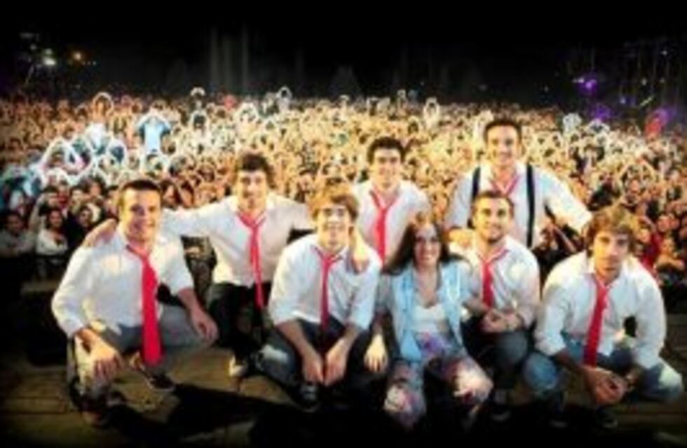 Agapornis y Los Rojas en la Fiesta de la Avicultura