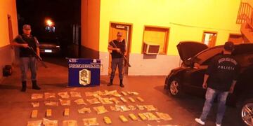 Se pelearon entre ellos y los agarraron con 46 kilos de marihuana