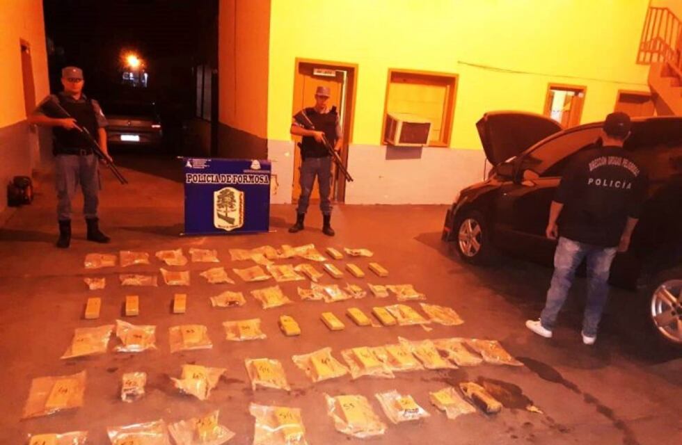 Una pareja se peleó mientras traficaba. Los agarraron con 46 kilos de marihuana