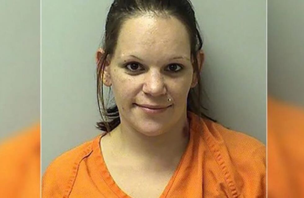 Mató a golpes al bebé que cuidaba, lo disfrazó y se lo entregó a la mamá como si estuviera dormido