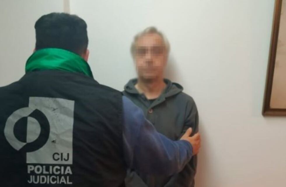El médico detenido por  pornografía infantil usaba a su perro para atraer niños