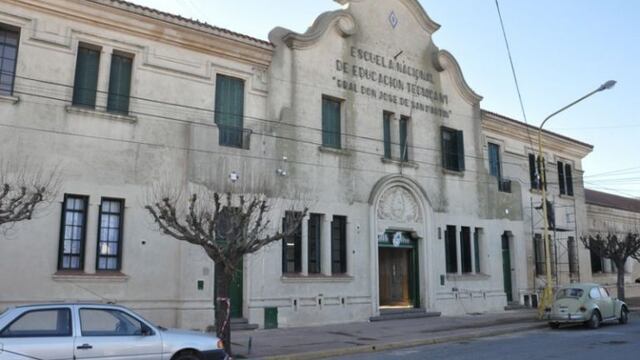 Escuela Técnica 1, Tres Arroyos (facebook)