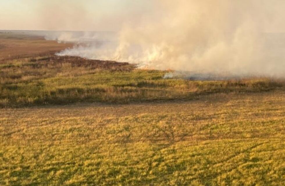Nación envió un helicóptero para combatir el fuego en las islas