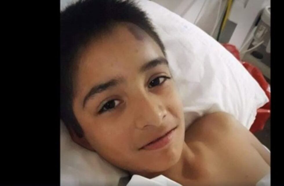 El niño que cayó de un segundo piso se recupera y grabó un video