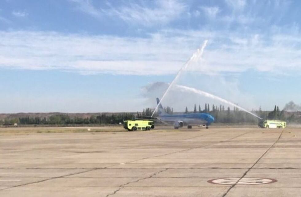 Bautizaron el nuevo avión de Aerolíneas en Neuquén
