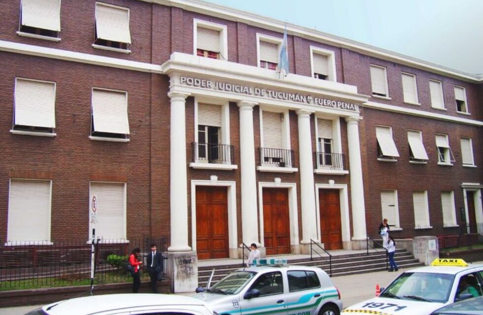 Efectivos policiales desalojaron una carpa instalada por empleados judiciales