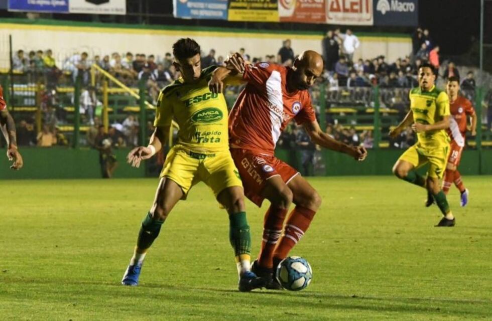 Argentinos empató 0-0 con Defensa y Justicia y se subió a la punta de la Superliga