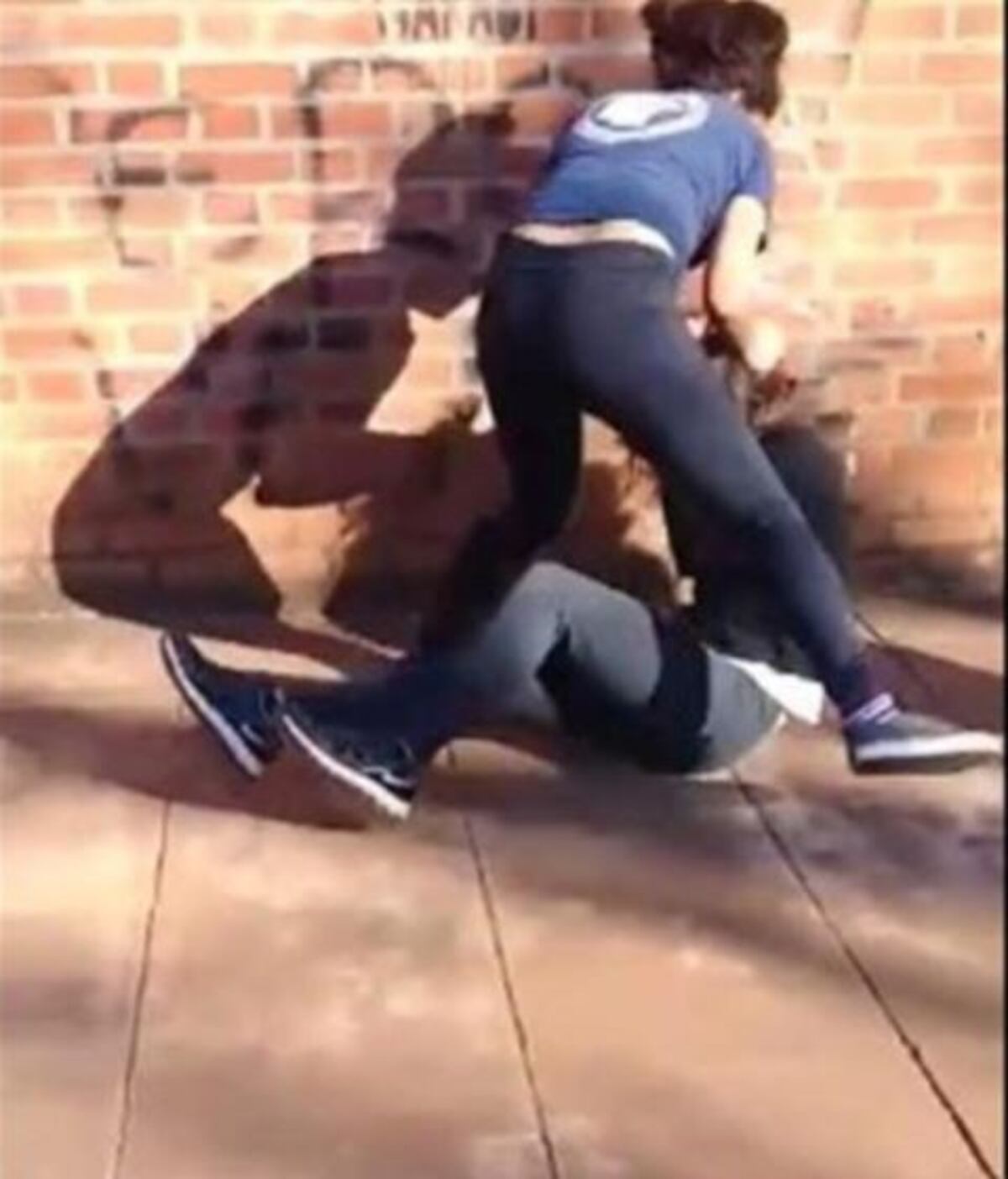 Brutal golpiza de una alumna a otra en El Dorado, Misiones\u002E