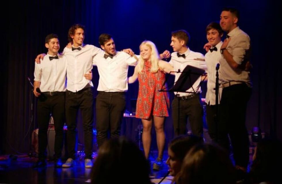 Banda de cumbia católica la rompe en las redes