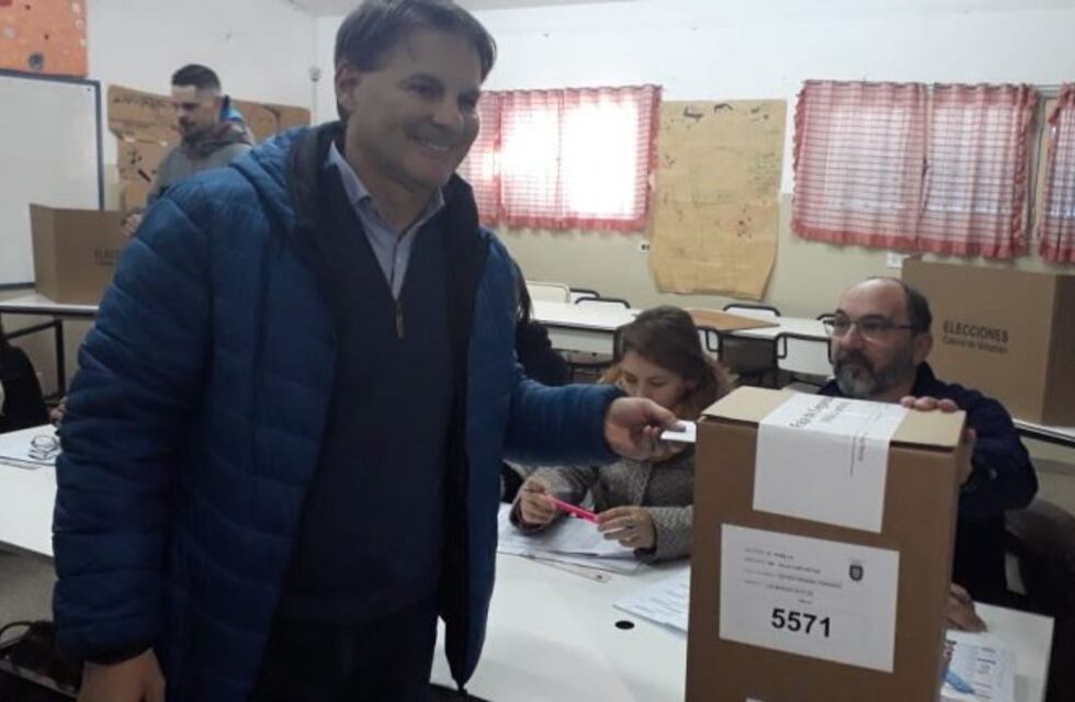 Elecciones en Carlos Paz: Rodrigo Serna emitió su voto y habló con la gente
