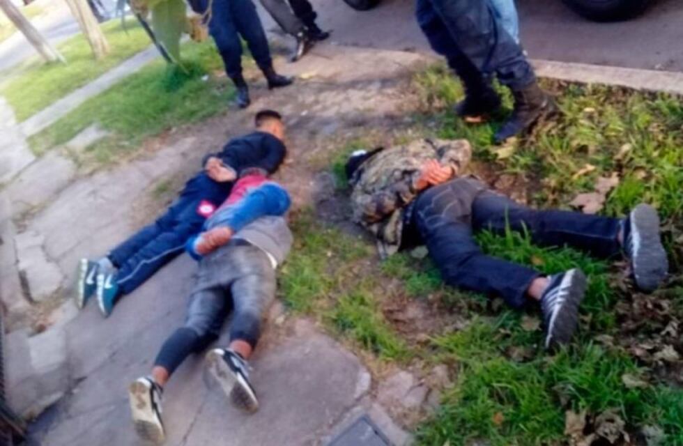 Tres hombres fueron detenidos por el violento asalto a un Rapipago de barrio Autódromo