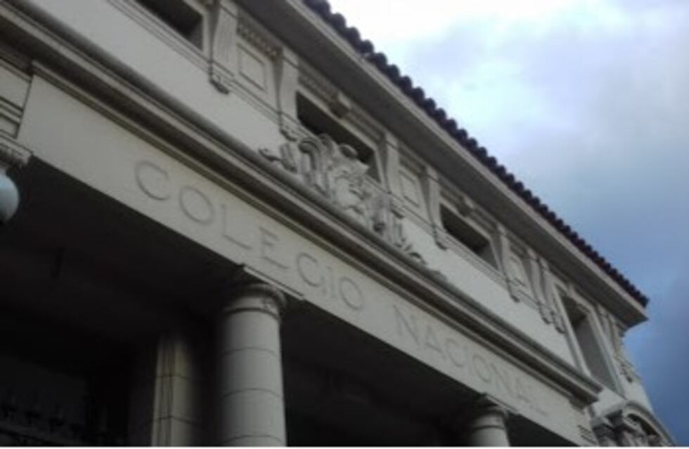 Estudiantes del colegio "Nacional 1" organizan una kermés para recaudar fondos