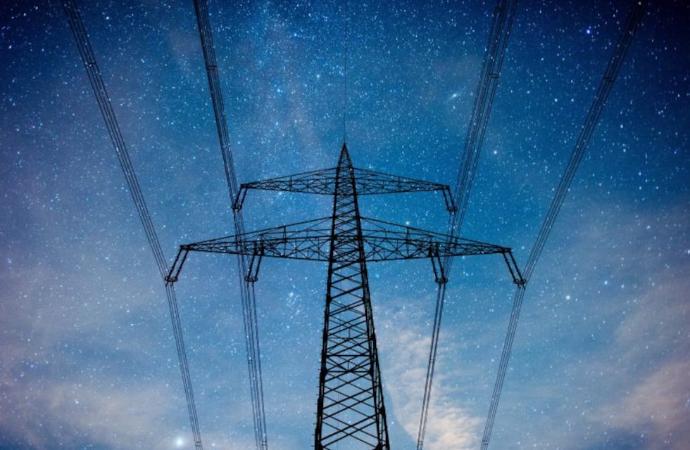 Se robaron los bulones de una columna y media ciudad capital quedó sin luz