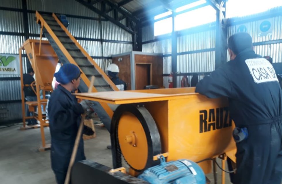 Cooperativa Nuestro techo: Quedó inaugurada la bloquera