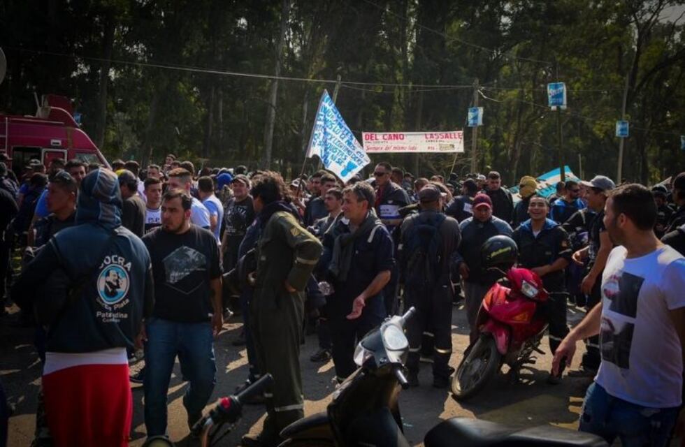 Trabajadores de la UOCRA reclamaron en La Plata frente al ministerio de Trabajo