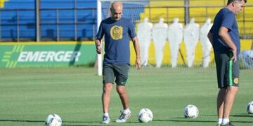 Paolo Montero en el entrenamiento de Central