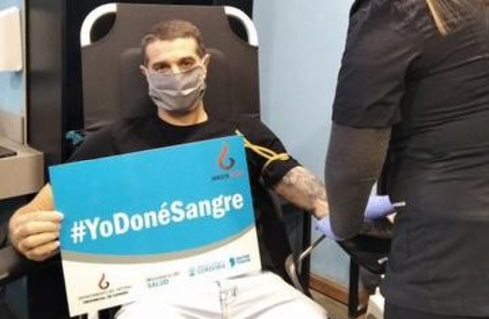 Un goleador pura sangre: Pablo Vegetti se sumó a la campaña como donante