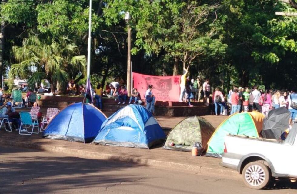 Dos Hermanas: manifestación en favor de los municipales despedidos en Apóstoles