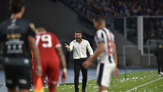 "No hicimos un gran partido", asumió Javier Gandolfi, por la derrota de Talleres ante Independiente en el Kempes (Facundo Luque).