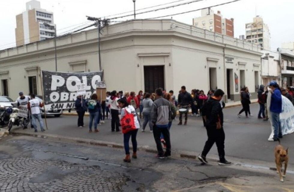 Organizaciones sociales se manifestaron frente al municipio y en las oficinas de Anses