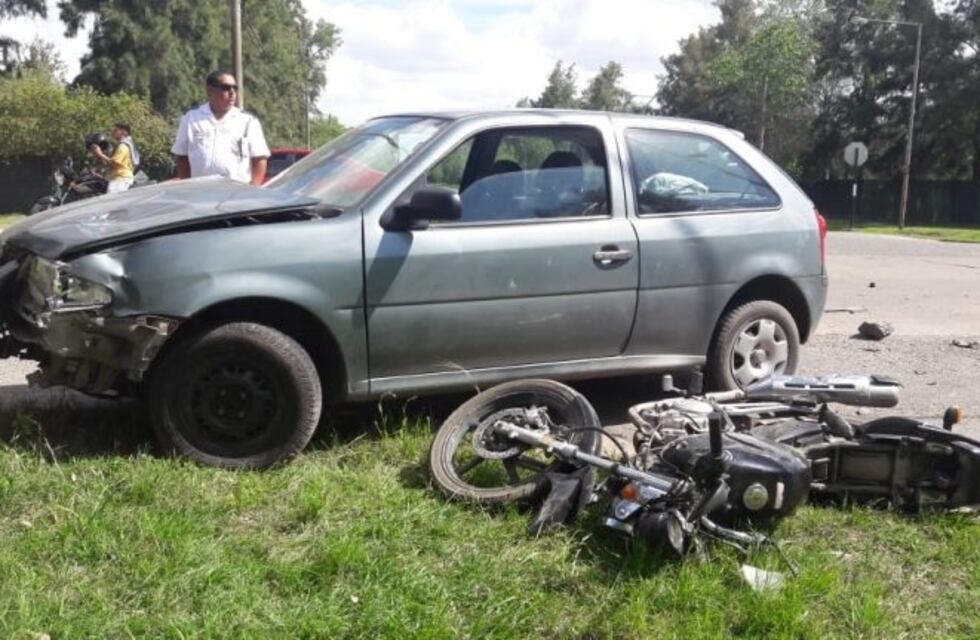 Un motociclista falleció después de chocar con un auto cerca del Autódromo