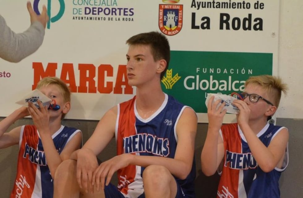 Tiene 13 años, mide 2,18 metros y debutó con el Real Madrid