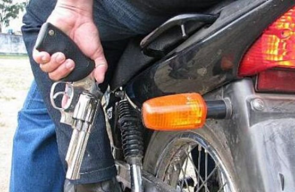 Motochorros le sustrajeron al periodista Diego Michelli el grabador con el cual trabaja