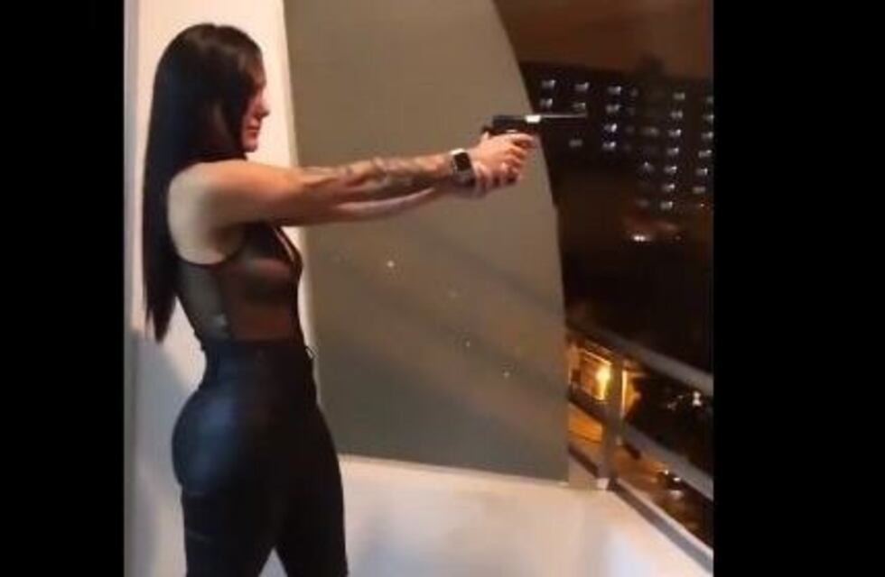 Investigan el video de una mujer que dispara desde el balcón de un edificio de Salta