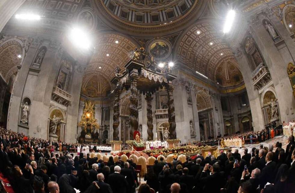 Por el coronavirus, el Papa adelantó la misa de Gallo y canceló la bendición “Urbi et Orbi” desde el balcón