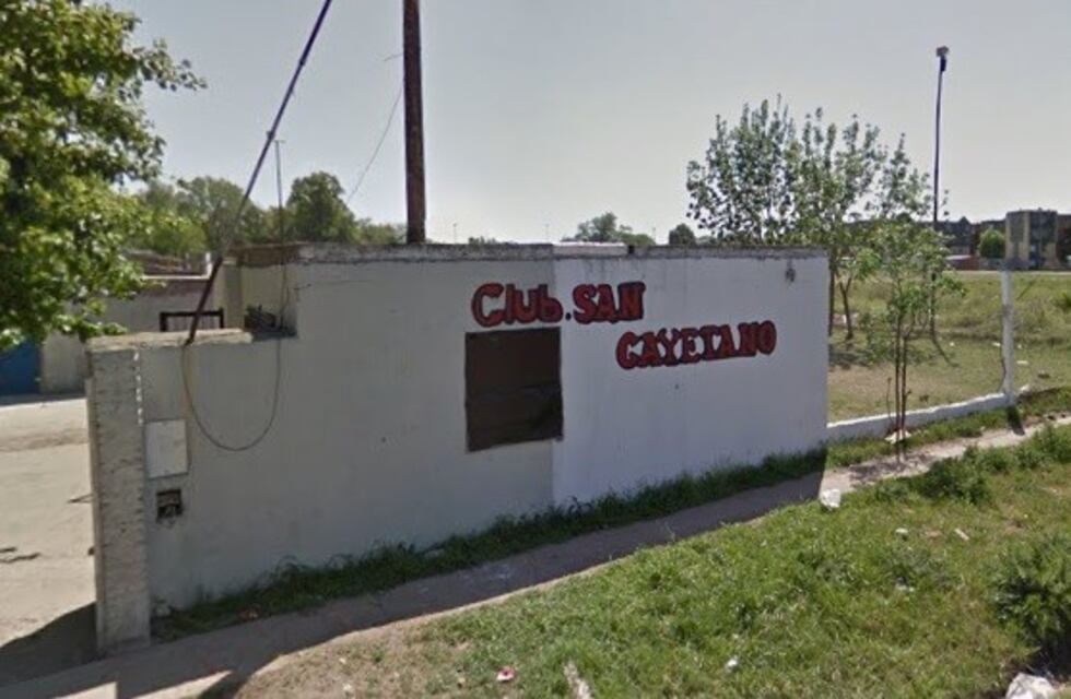 Encontraron a un joven asesinado de un disparo en la cabeza en el baño de un club